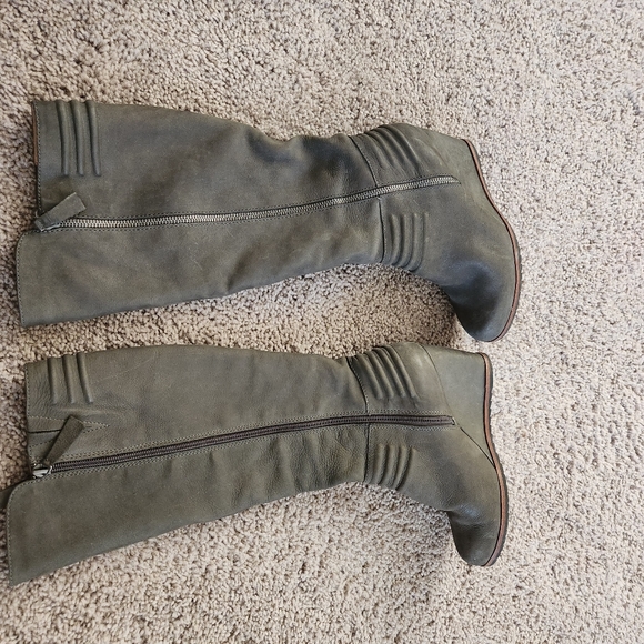 Boots - Picture 2 of 2